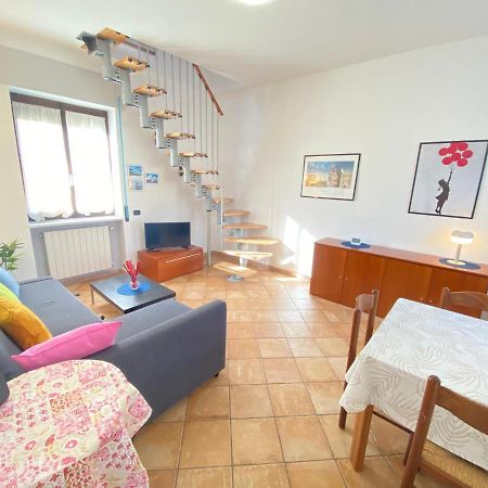 Apartamento La Discografica, Elegante E Spaziosa Per Gruppi Trezzano Rosa Exterior foto