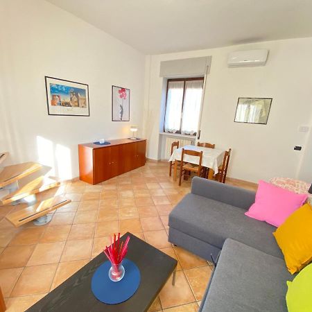 Apartamento La Discografica, Elegante E Spaziosa Per Gruppi Trezzano Rosa Exterior foto