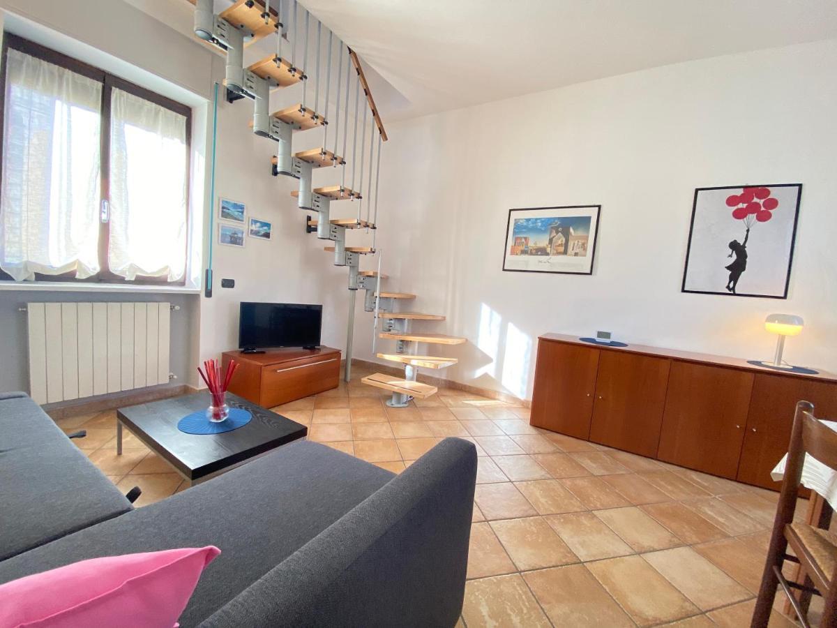 Apartamento La Discografica, Elegante E Spaziosa Per Gruppi Trezzano Rosa Exterior foto