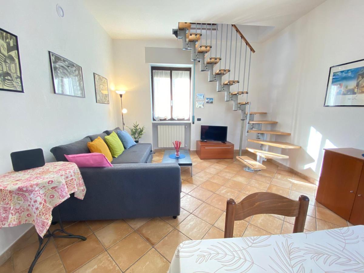 Apartamento La Discografica, Elegante E Spaziosa Per Gruppi Trezzano Rosa Exterior foto