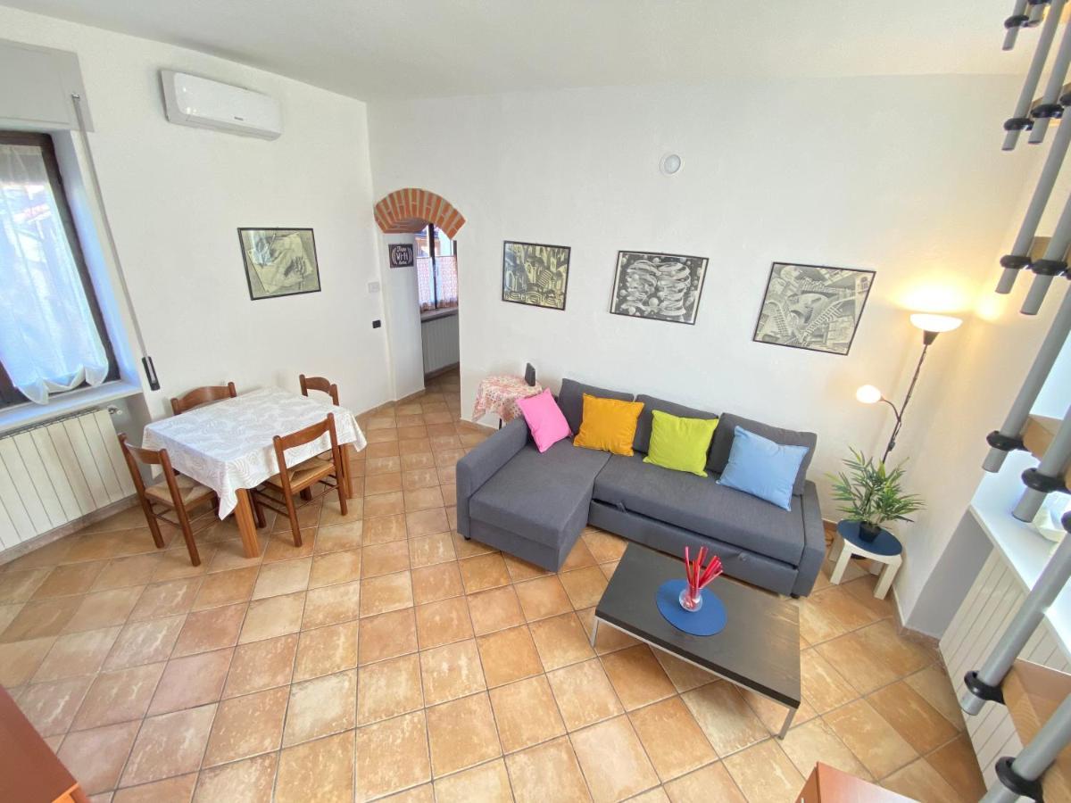 Apartamento La Discografica, Elegante E Spaziosa Per Gruppi Trezzano Rosa Exterior foto